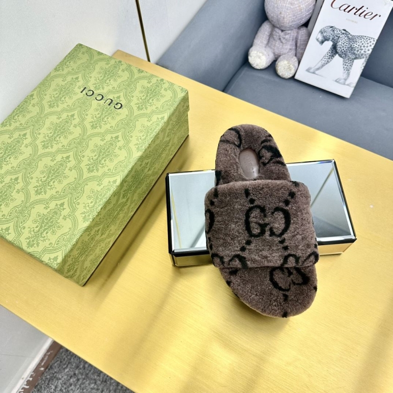 G*u*i slippers
